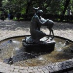 Парковый скульптурный фонтан.