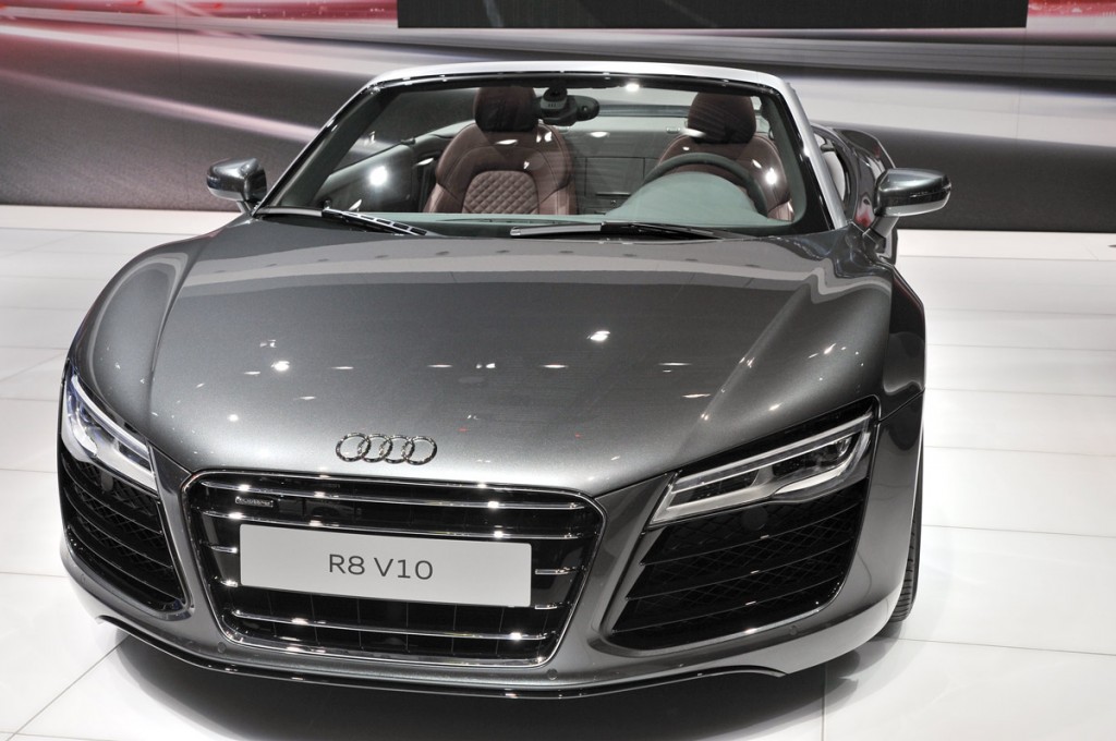 R8 V10