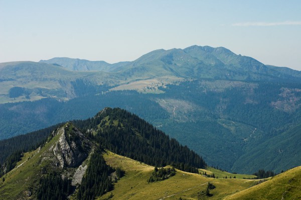 Мармароський масив, Рахівський район, Закарпатська область, вид на гору Піп Іван Мармароський (1936м) зі сходу