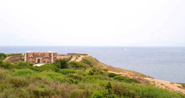 Сис Фур ле Пляж -1-23 форт Battarie du Cap Negre