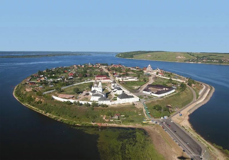Вид на город-остров Свияжск с птичьего полета