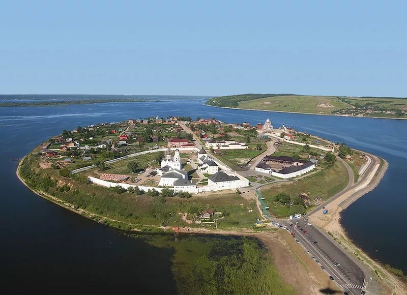 Вид на город-остров Свияжск с птичьего полета