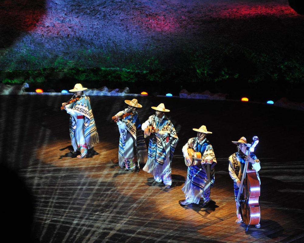 Театрализованное представление в парке Шкарет Мексика-10