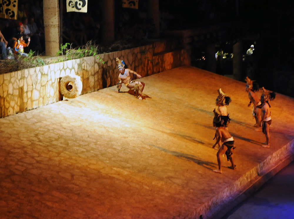 Театрализованное представление в парке Шкарет Мексика-48