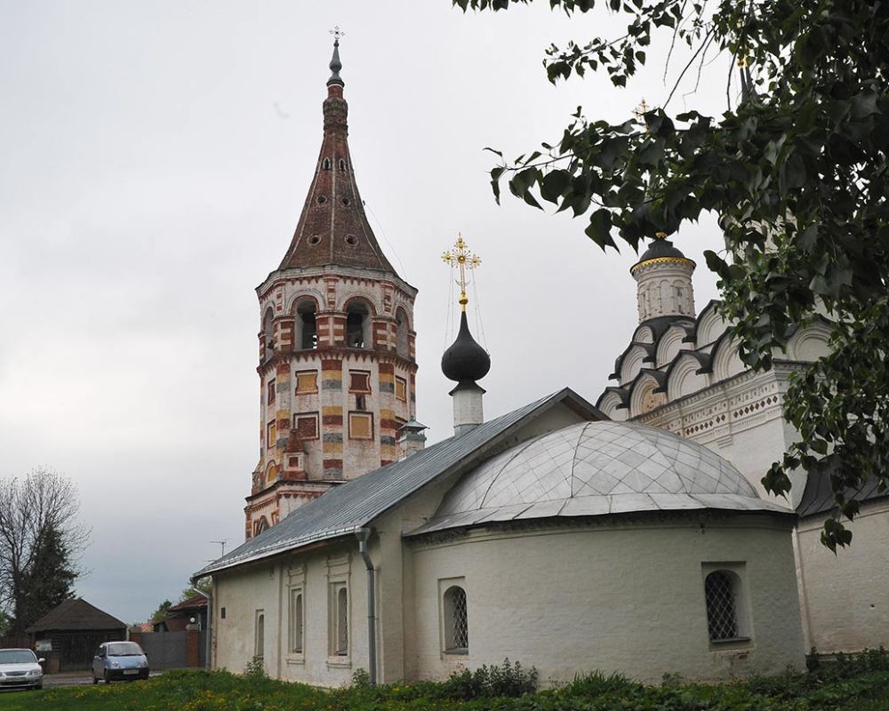 Храмовый комплекс, включающий Лазаревскую(летнюю) и Антипиевскую(зимнюю) церкви в Суздальском посаде