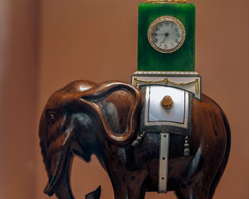 Часы слон из Нефрита,опала