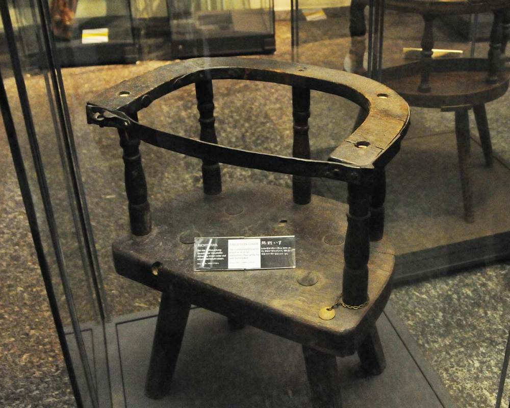 Музей криминалистики средневековья-2-17 Кресло для казни