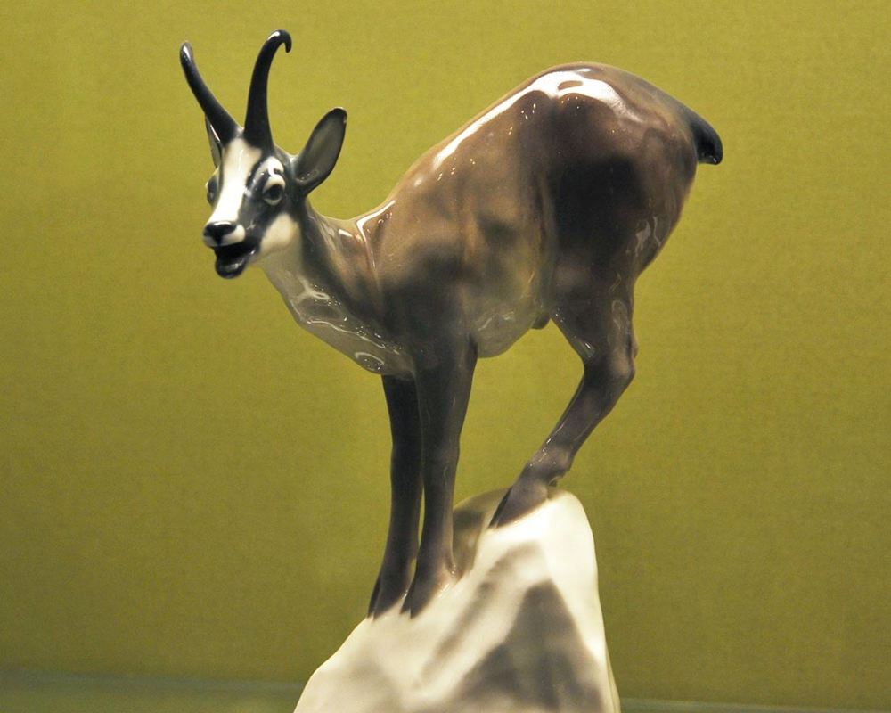 Скульптура "Дикая коза"