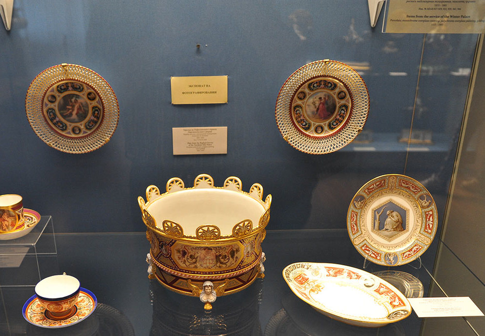 Предметы посуды из Зимнего дворца (Санкт-Петербург)