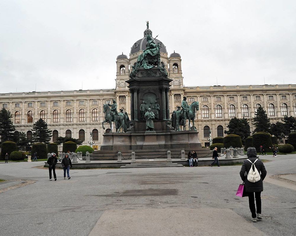 Монумент императрицы Марии Терезии-2