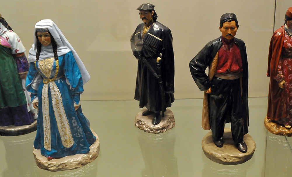 аварская женщина, грузинская женщина, мингрелец, крымский татарин, крымская татарка