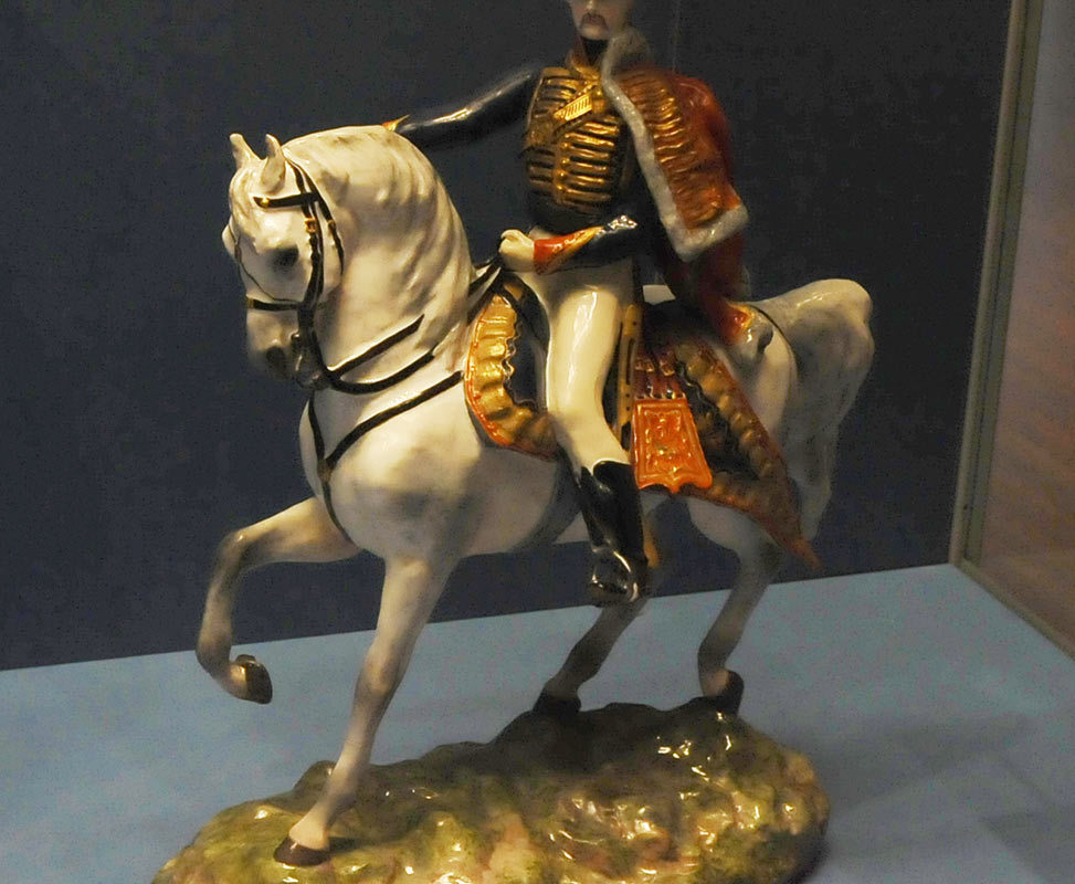 Скульптура "Офицер лейб-гвардии Гусарского полка начала царствования Александра 1"