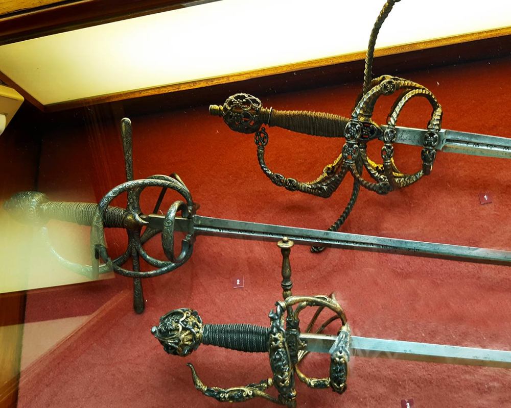 Эрмитаж. Коллекция  оружия 15-17 века-15