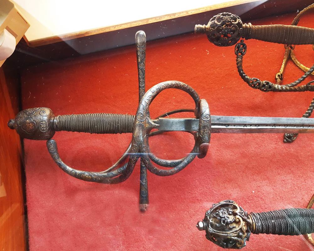 Эрмитаж. Коллекция  оружия 15-17 века-17