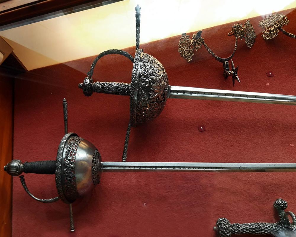 Эрмитаж. Коллекция  оружия 15-17 века-24
