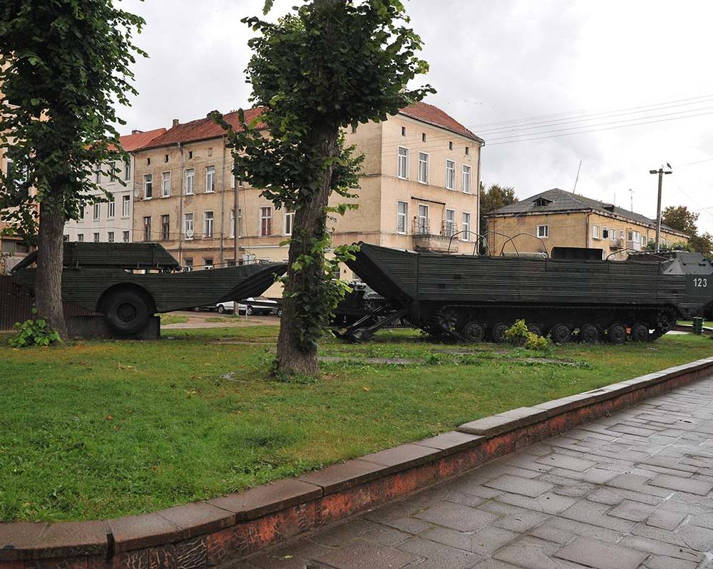 Экспозиция военной техники недалеко от набережной Немана-1