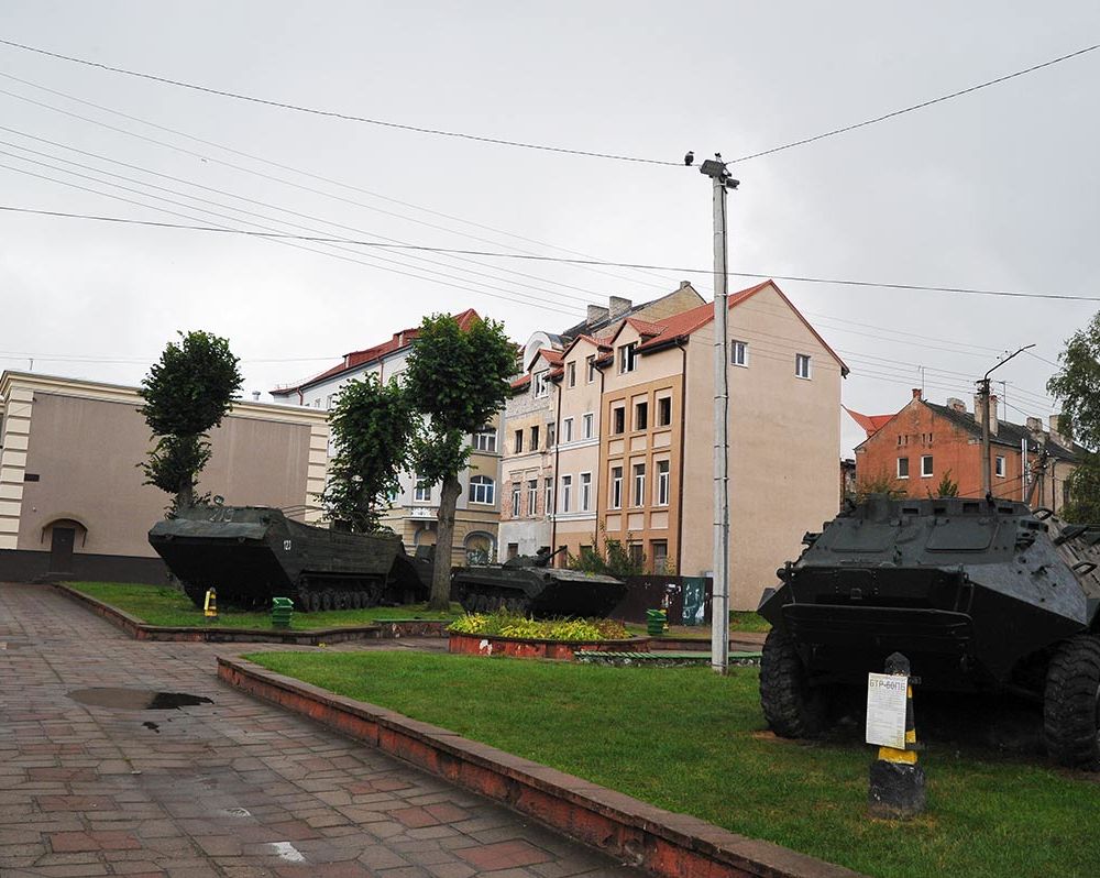 Экспозиция военной техники недалеко от набережной Немана-2