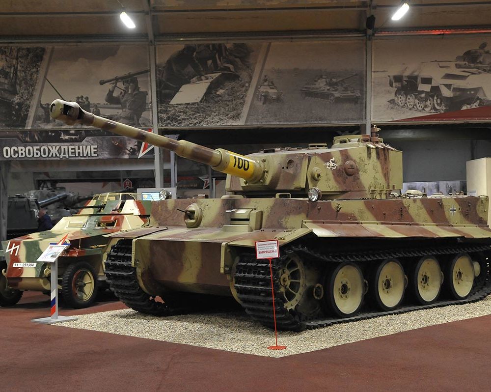 Немецкий тяжелый танк Pz.Kpfw.VI E "Tiger I"