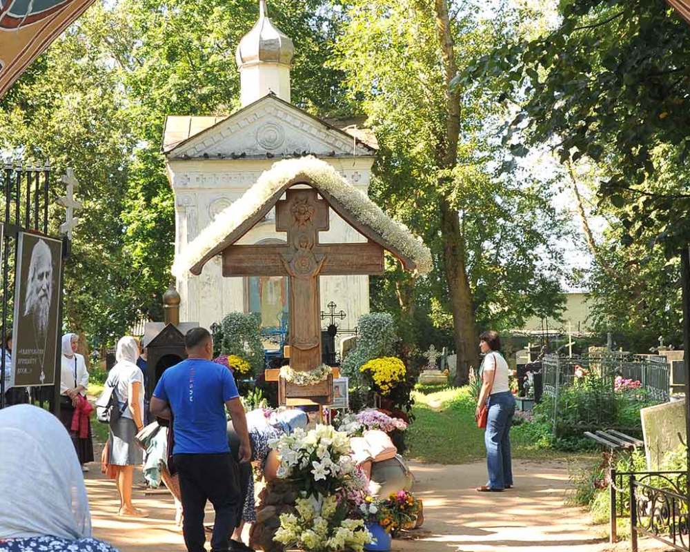 Могила старца Николая Гурьянова - 2