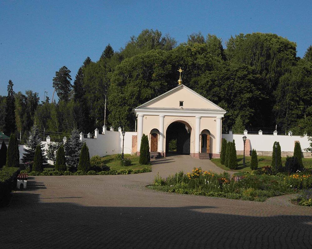Ворота монастыря