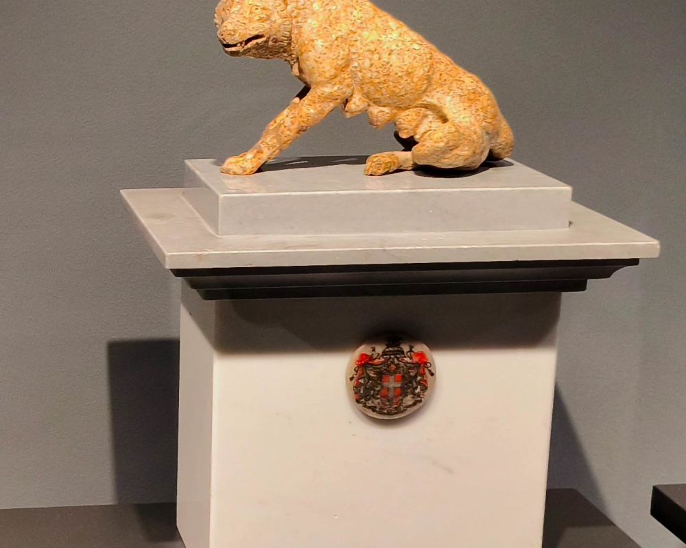 Аллегория Италии. Волчица, поднявшаяся на защиту младенцев.