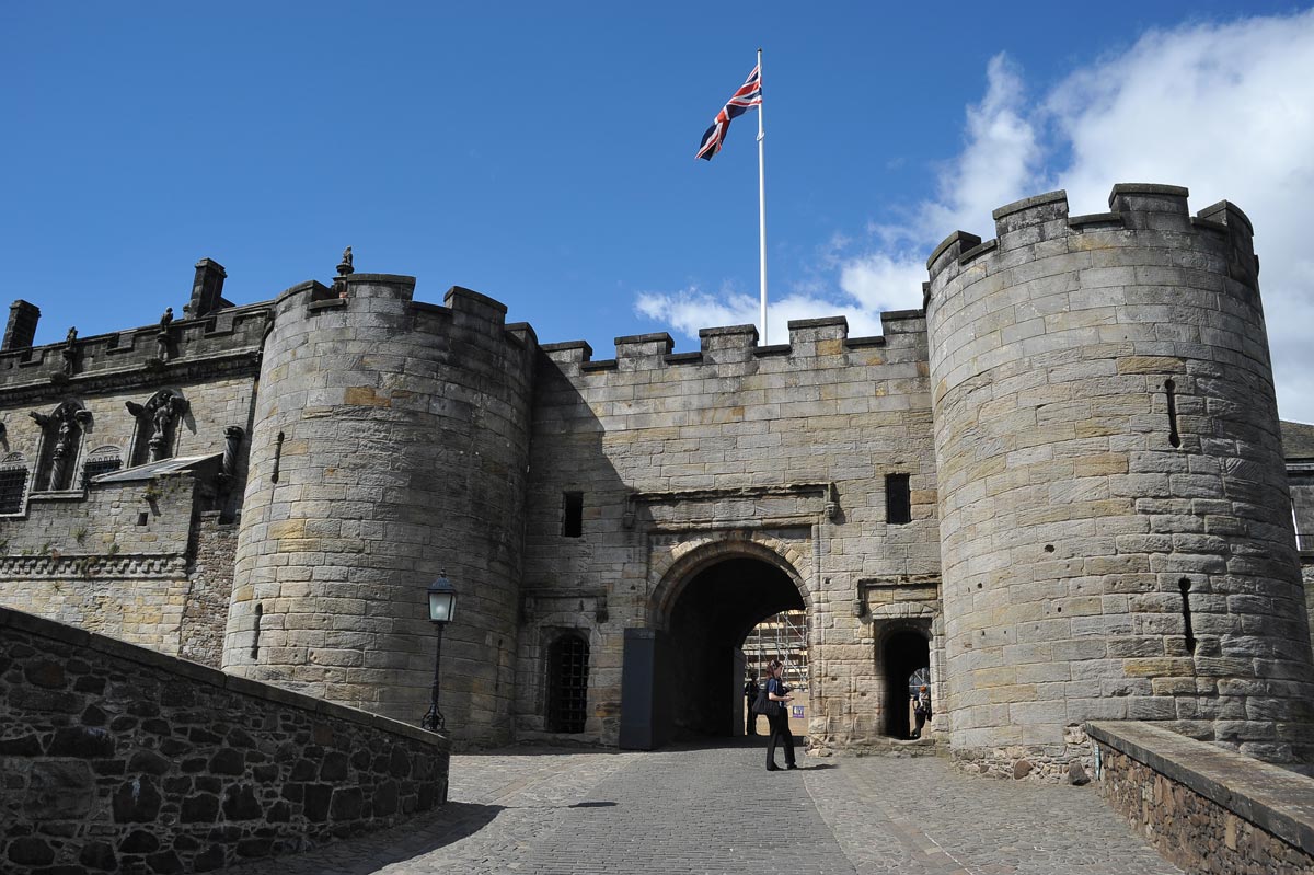 Ворота крепости 5 букв. Замок Шотландия ворота. Замок ворота древняя Шотланди. Замок Стерлинг. Ворота крепости Тулоу.