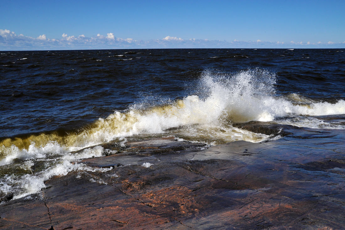 Озеро Ильмень шторм. Шторм на Ладожском озере. Шторм на Онежском озере. Ладожское озеро штормит. Шторма на озерах