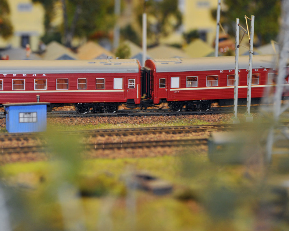Красный поезд купить. РЖД красная стрела. Поезд красная стрела модель. Вагон красная стрела. Модель вагона красная стрела.